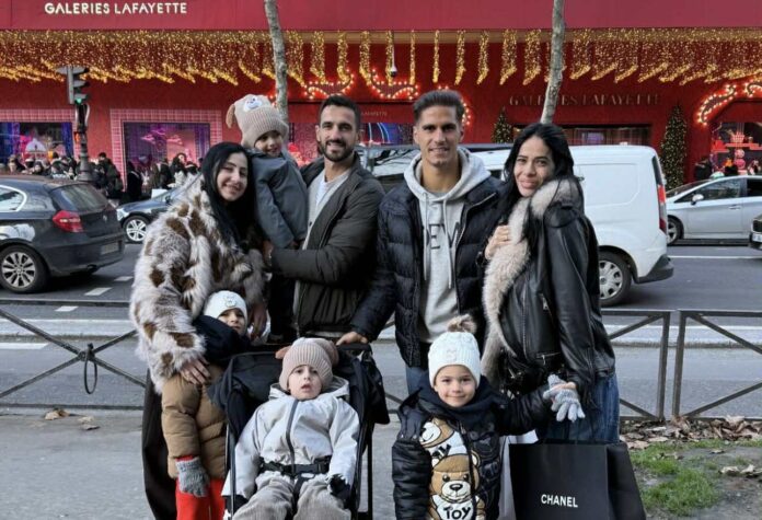 ΠΑΝΩ ΑΠ΄ΟΛΑ ΦΙΛΟΙ!