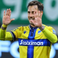 ΞΕΔΙΠΛΩΝΕΙ ΤΗΝ ΚΛΑΣΗ ΤΟΥ!